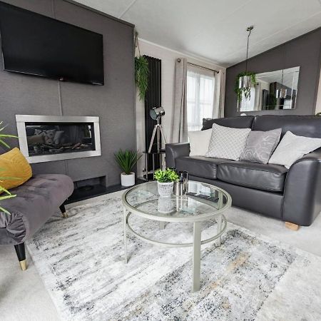 Lakewood Lodge South Cerney Extérieur photo