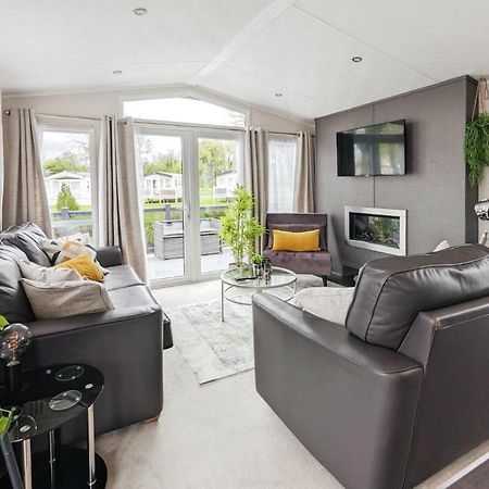 Lakewood Lodge South Cerney Extérieur photo