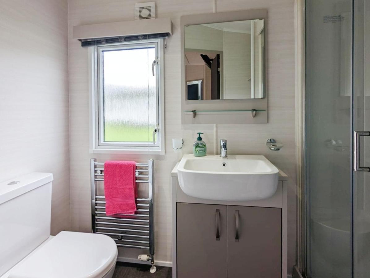 Lakewood Lodge South Cerney Extérieur photo