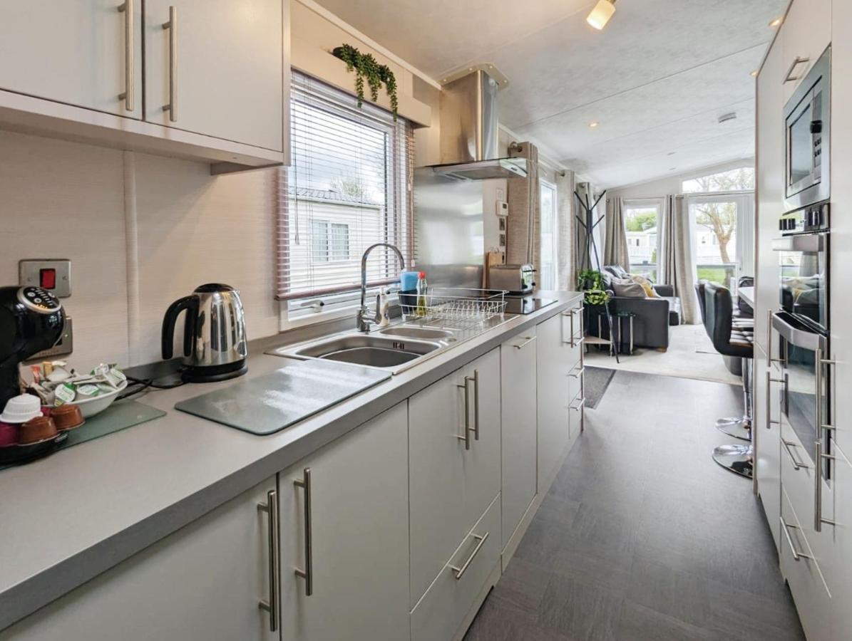 Lakewood Lodge South Cerney Extérieur photo