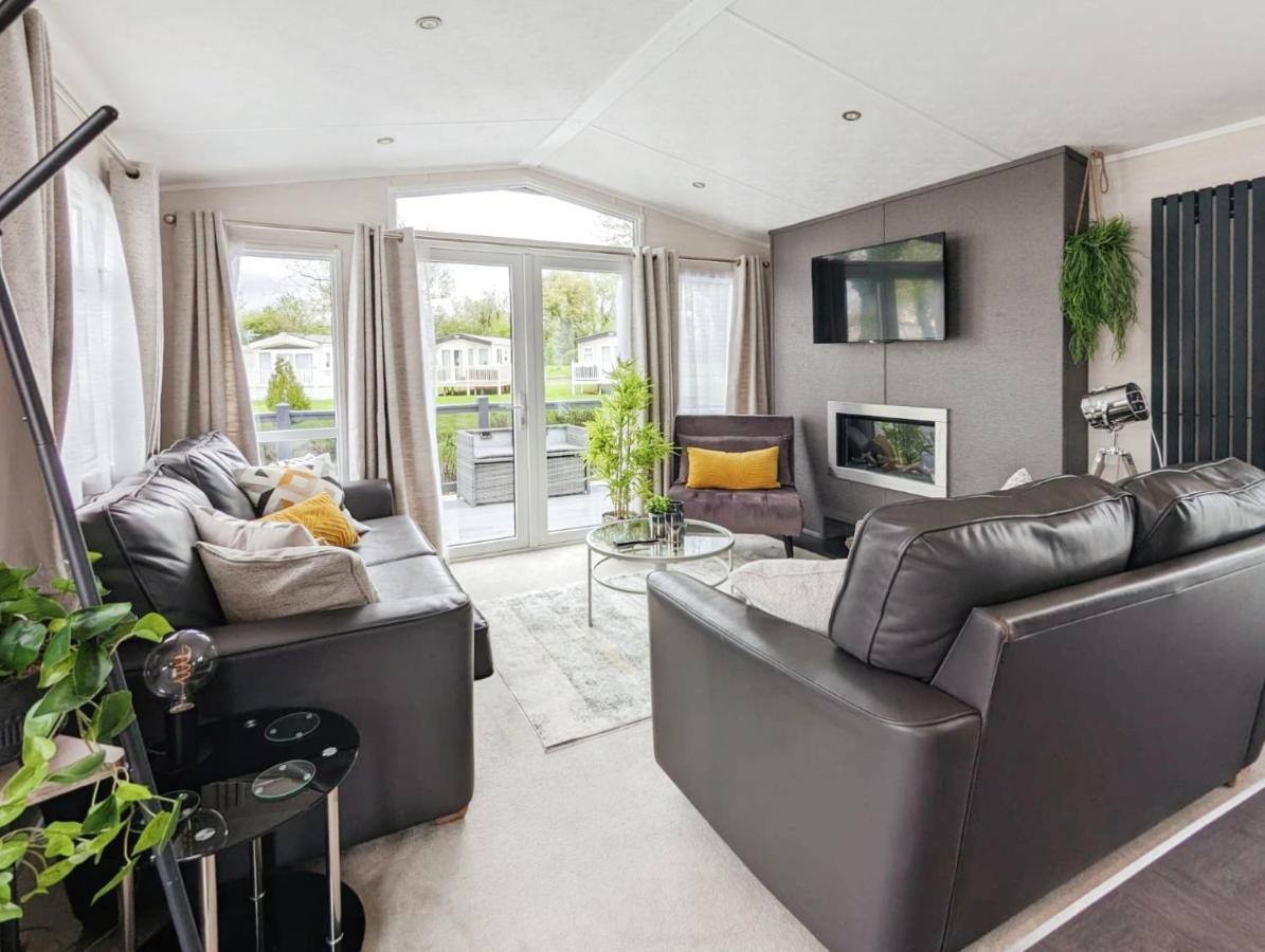 Lakewood Lodge South Cerney Extérieur photo